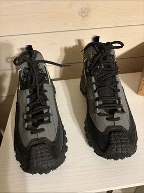 Men's Black and Gray Rugged Trail Hiking Boots